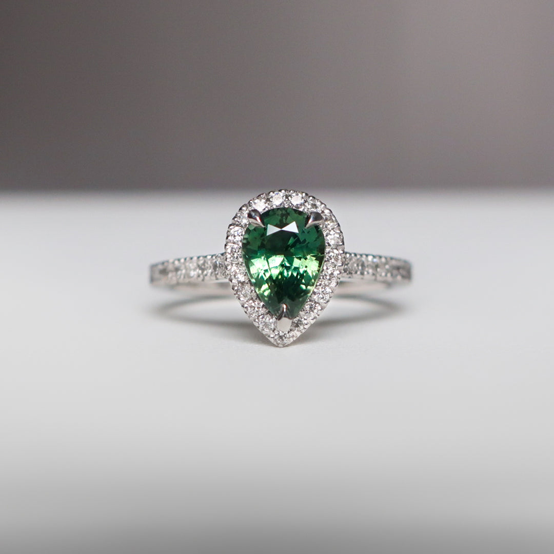 LUNA EMERALD RING