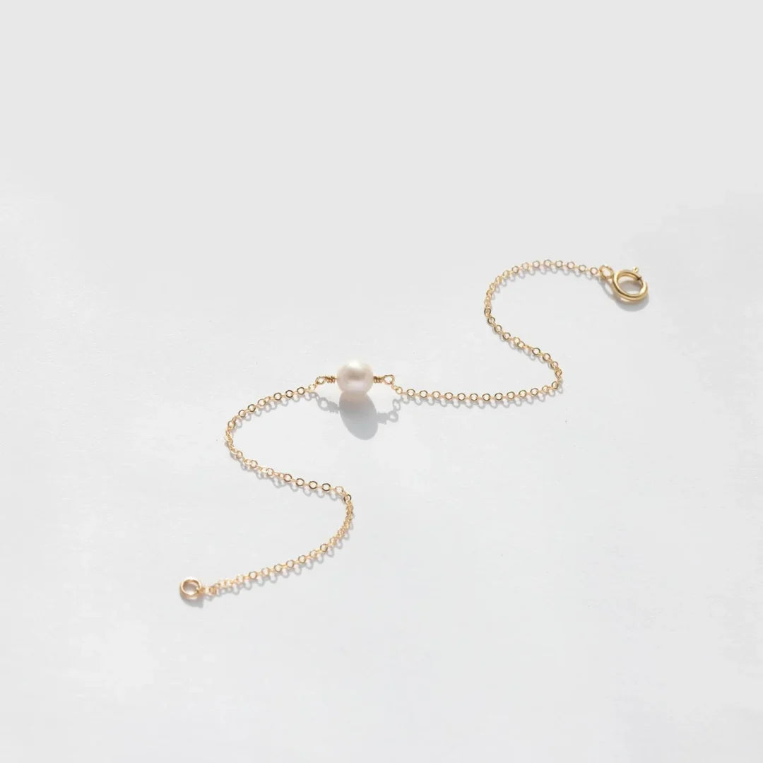 Minimal Pearl Bracelet
