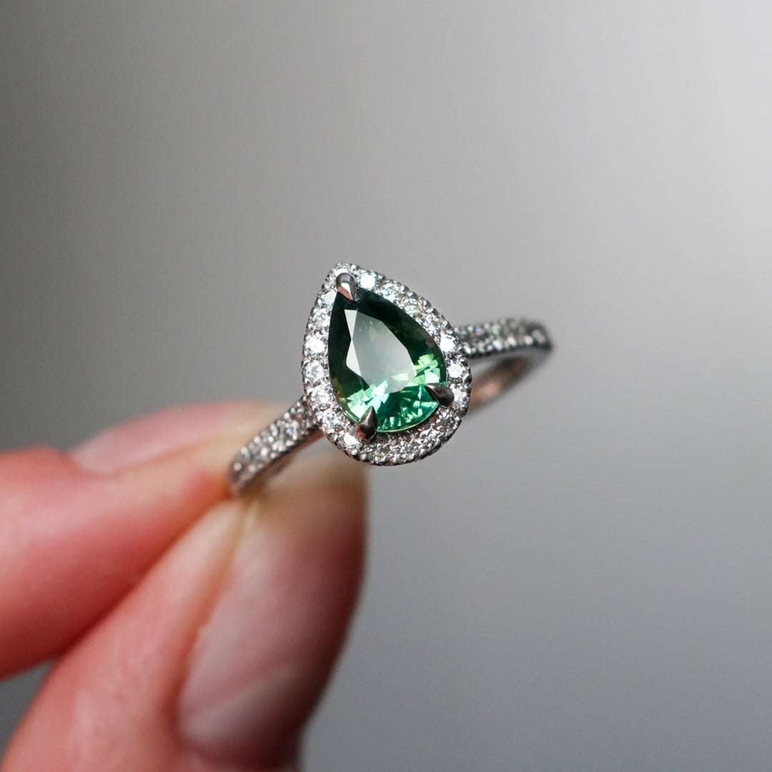 LUNA EMERALD RING