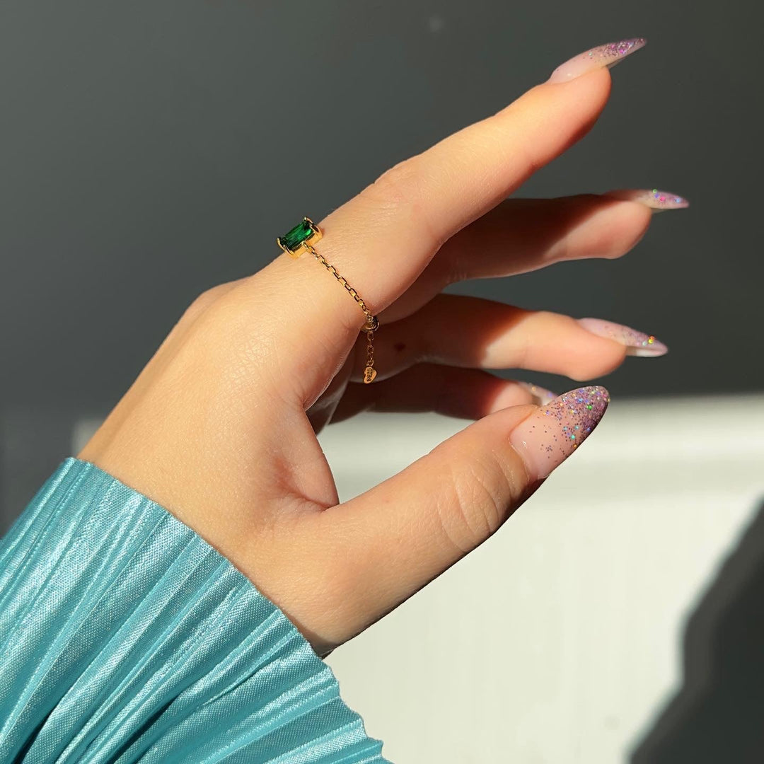 ROYAL RADIANCE EMERALD GREEN RING